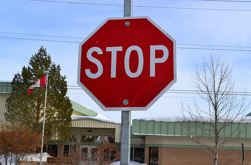 A picture of a red color stop sign